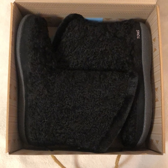NWT faux Persian lamb black Inez boots from Tom’s with super soft fur lining - Picture 13 of 16